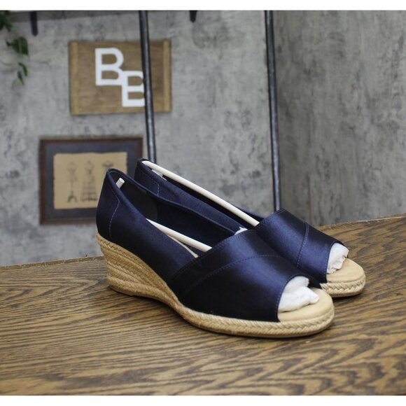 NWT Easy Street Womens Jasper Wedge Sandal JASPR Navy Thai Silk Blue 8WW - Picture 3 of 9